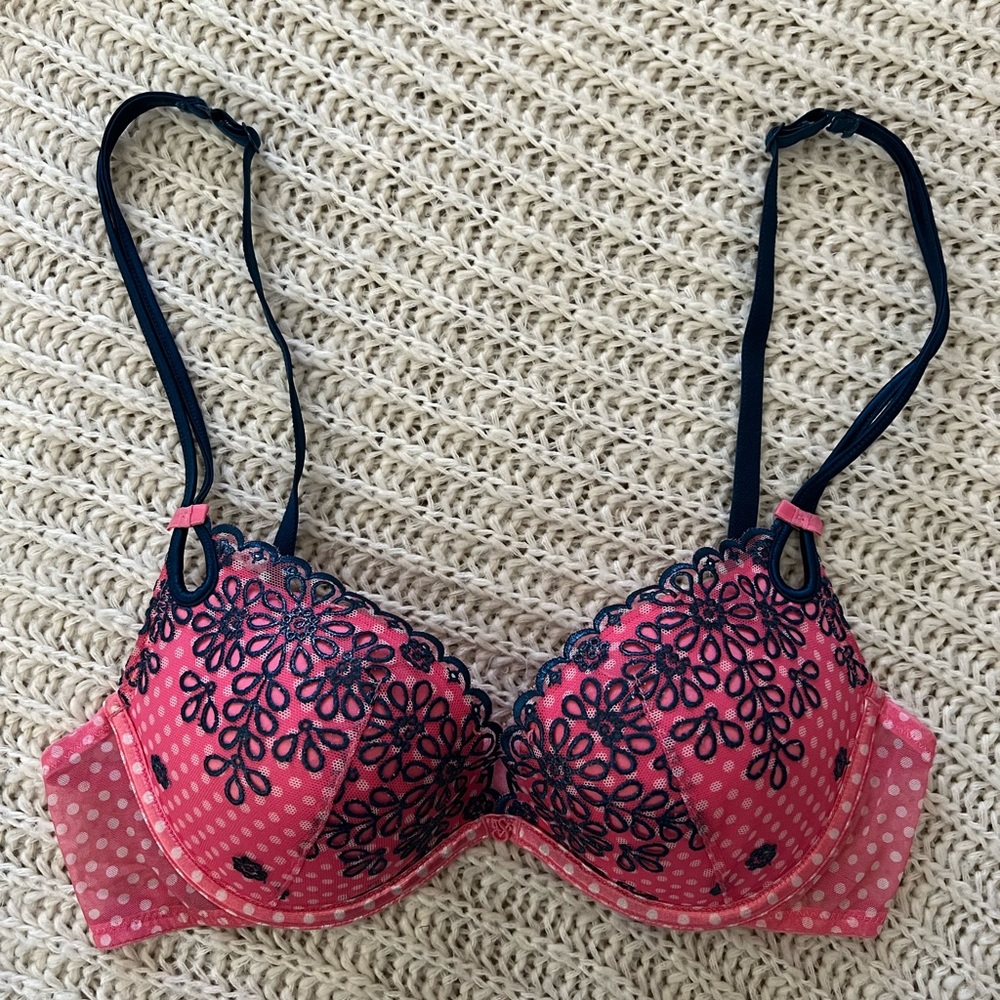 VS “Sexy Little Things” Push-Up Bra